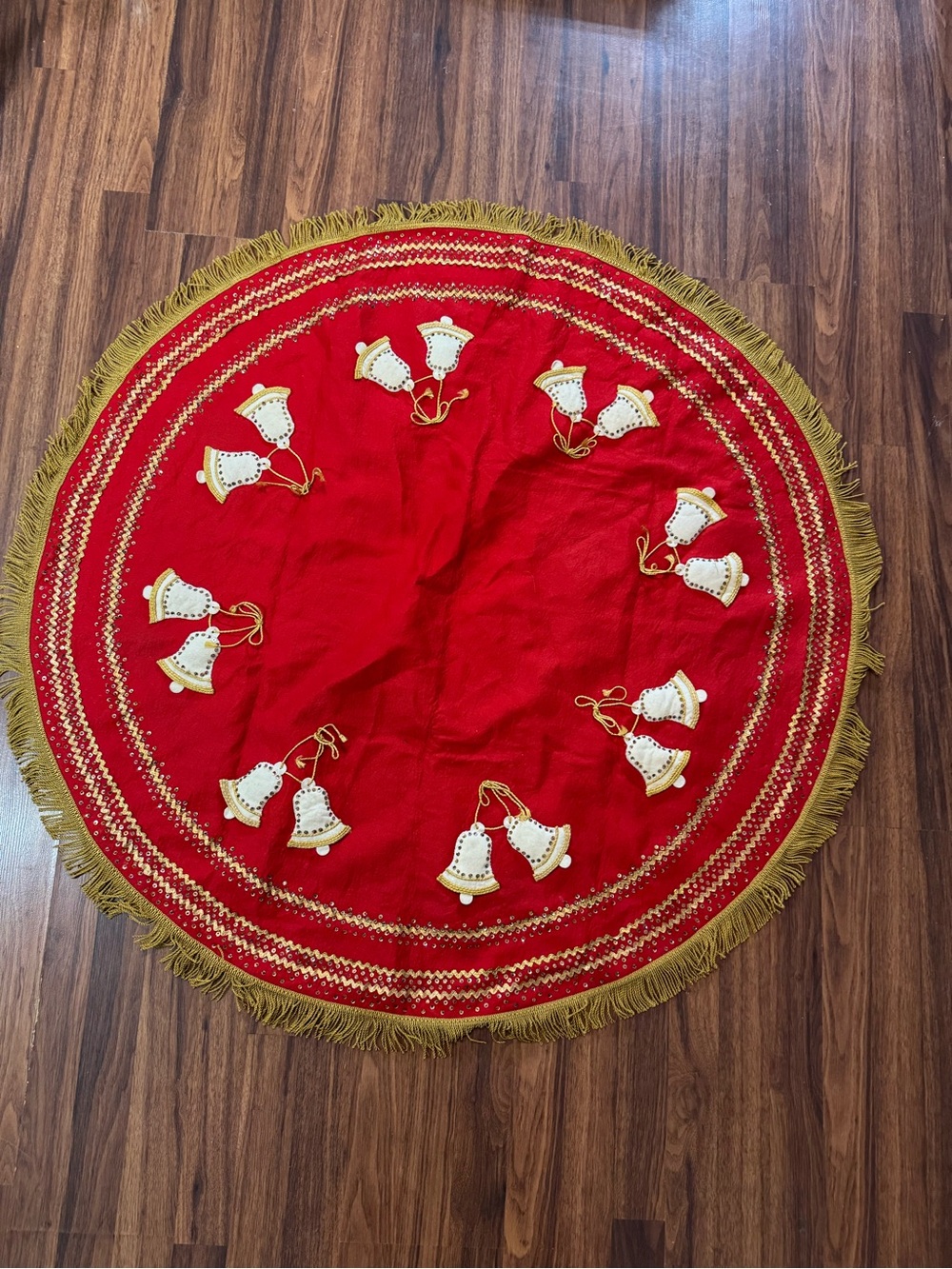 Homemade Vintage Felt Sequin Fringe White Bells Christmas Tree Skirt 43” NO HOLE